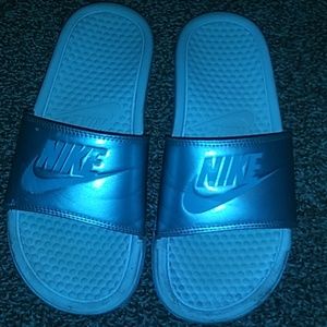 NIKE SLIPPERS